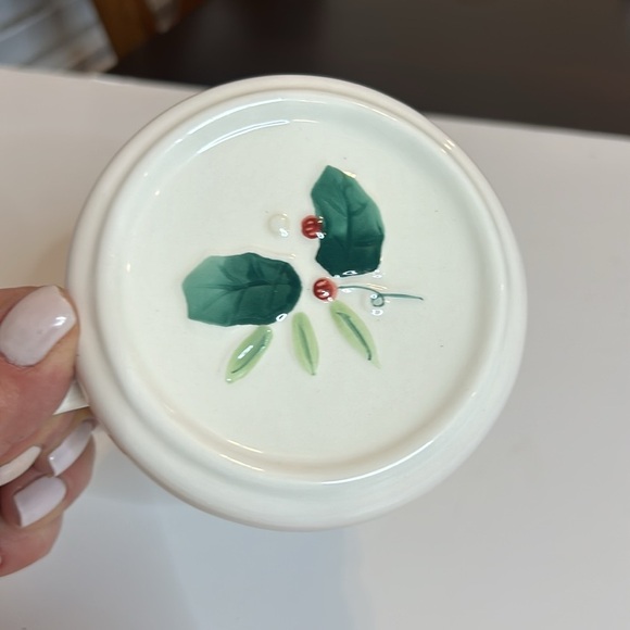 Pfaltzgraff Winterberry Holiday Covered Mug - Picture 13 of 14